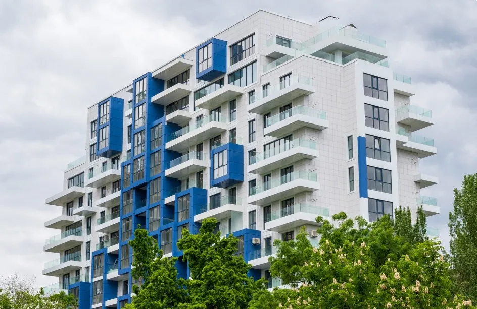 Dlaczego zarządca nieruchomości lepiej radzi sobie z trudnymi najemcami niż właściciel?