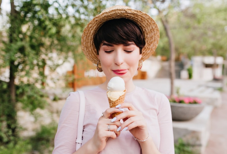 Jakie składniki deserów mogą podrażniać nadwrażliwe zęby?